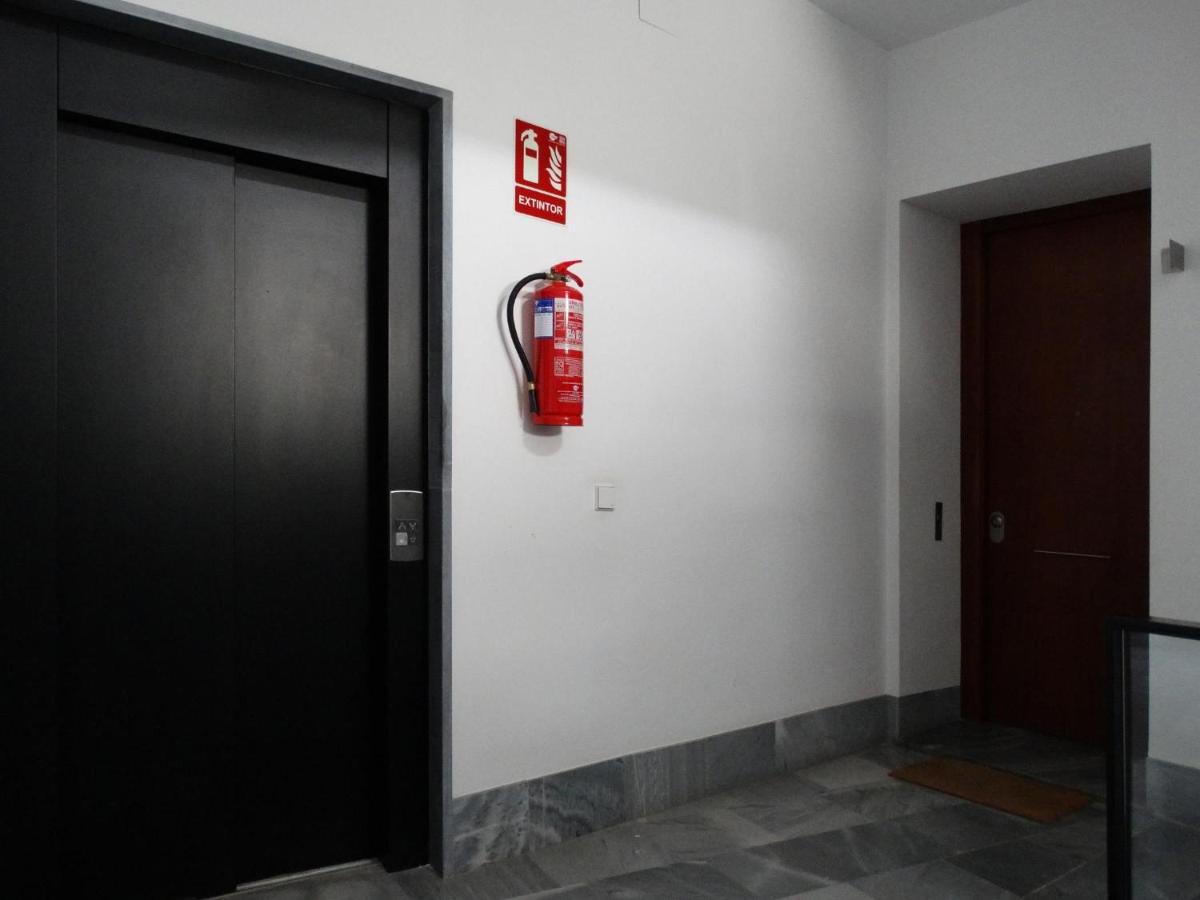 סביליה Ry Aparcamiento Incluido Junto A Catedral Ideal Parejas מראה חיצוני תמונה