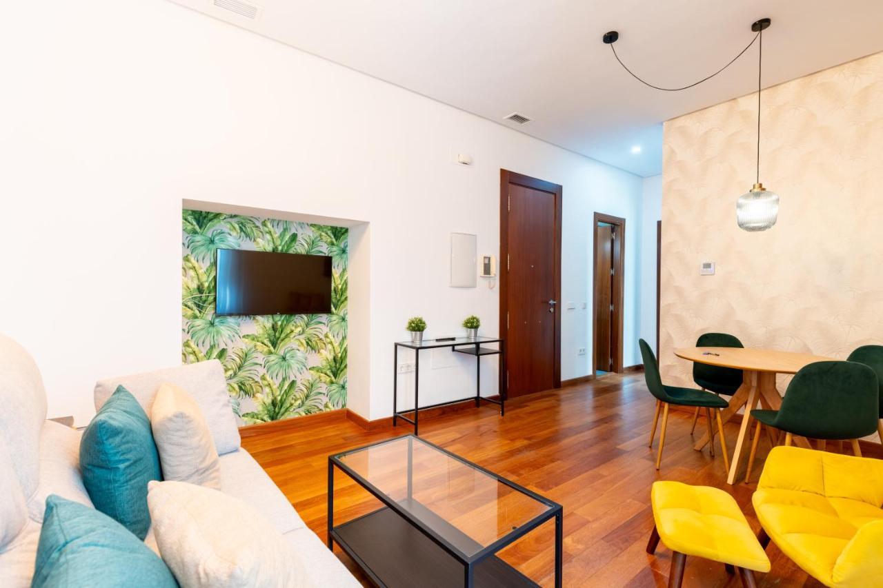 סביליה Ry Aparcamiento Incluido Junto A Catedral Ideal Parejas מראה חיצוני תמונה