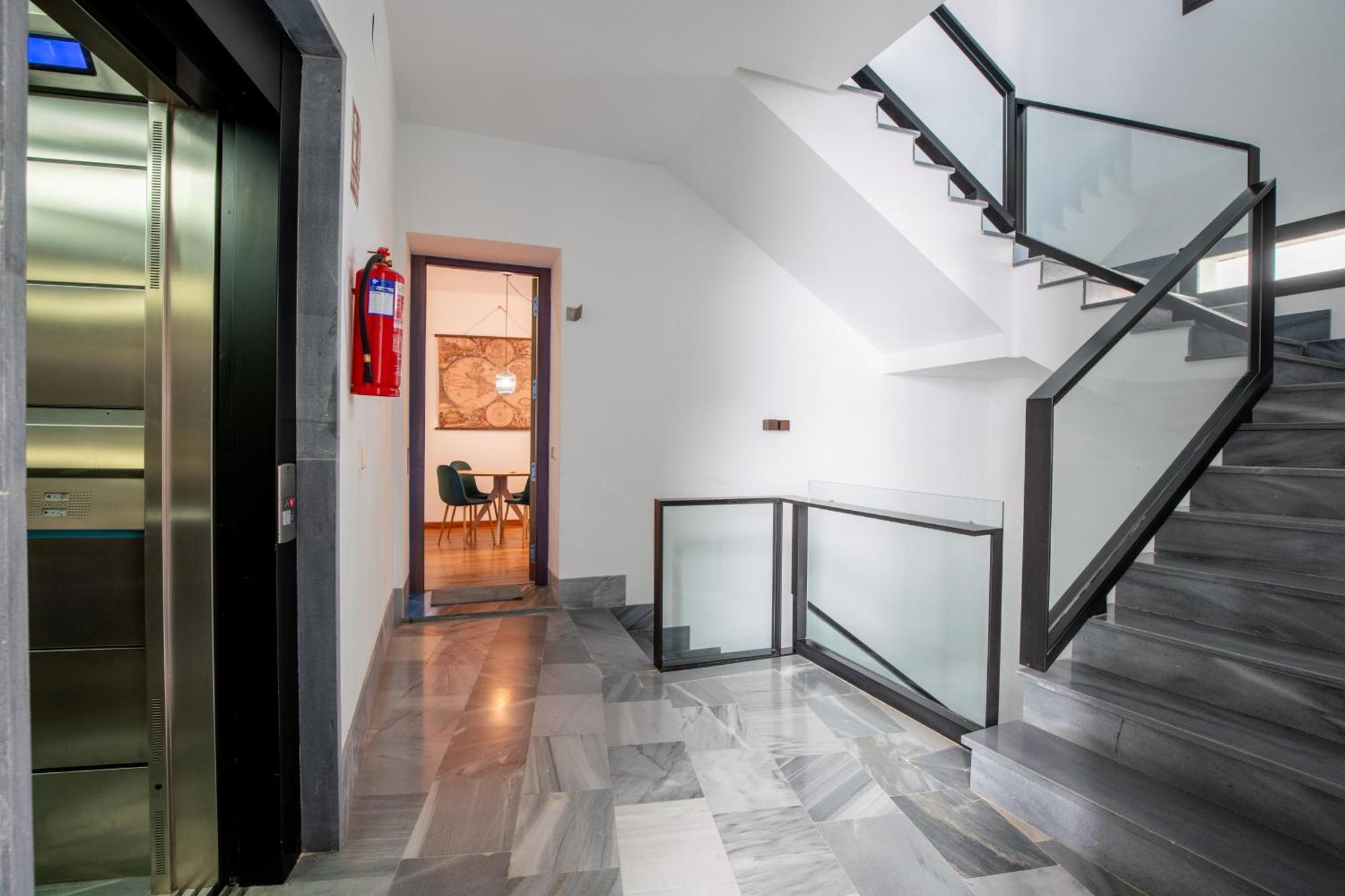 סביליה Ry Aparcamiento Incluido Junto A Catedral Ideal Parejas מראה חיצוני תמונה